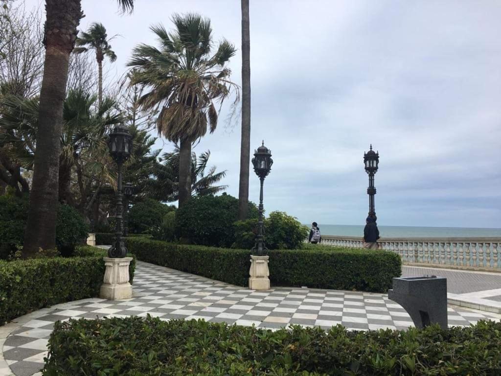 Ferienwohnung Precioso Duplex En El Corazon De Cádiz Exterior foto